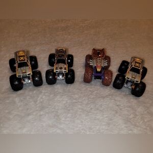 Monster Jam 1:64 Truck Lot 4x Max-D Maximum Destruction + Jurassic Attack